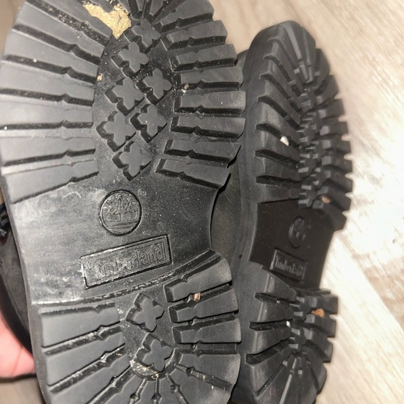 Timberland Black High-Top Boots with Sturdy Sole - Picture 7 of 7